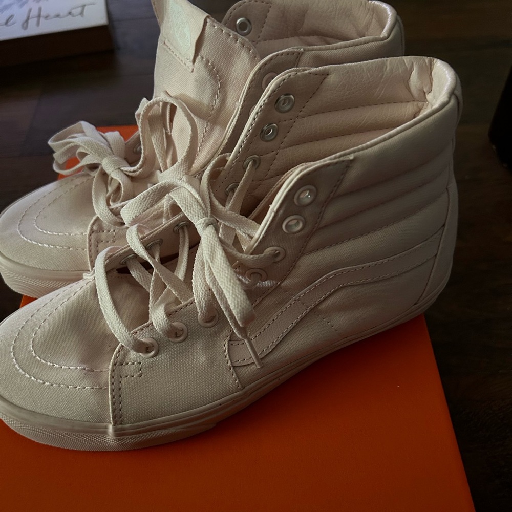 NEW Vans